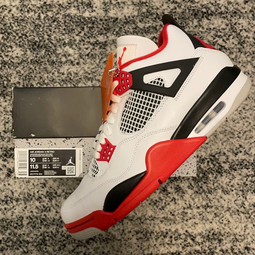 Air Jordan 4 retro “fire red”